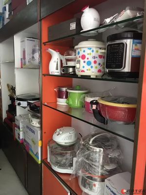 店铺合同到期，全场清仓甩卖，日用百货与小家电一件不留